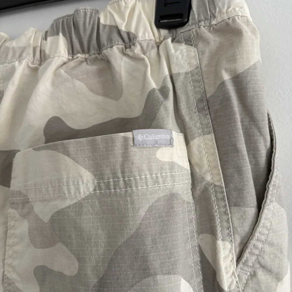 Columbia Women's Wallowa Cargo Camo Pants BeigeGrayWhite, Pocket zipper StrapSz8 - Picture 11 of 13